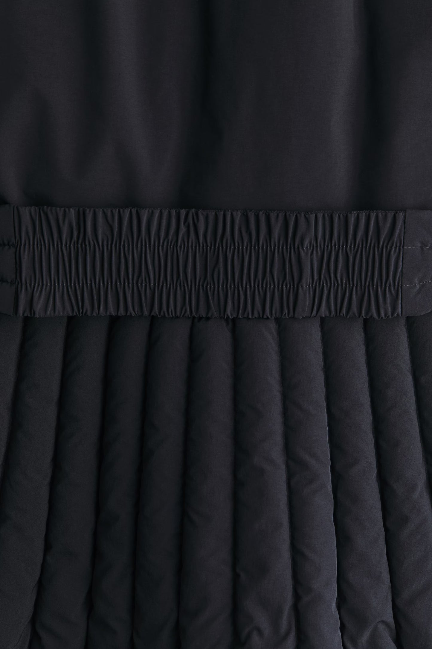 Waterafstotende ski-jas met afritsbare capuchon en getailleerde pasvorm voor dames